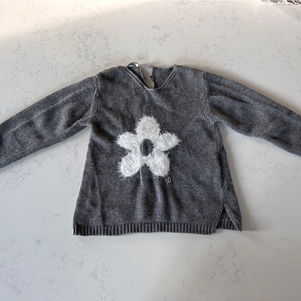 Cute white flower grey sweater from Jo Milano in Italy. Great condition 6Y Child
